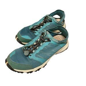 North Face hiking sandal shoes ladies size 7.5. Color turquoise.
